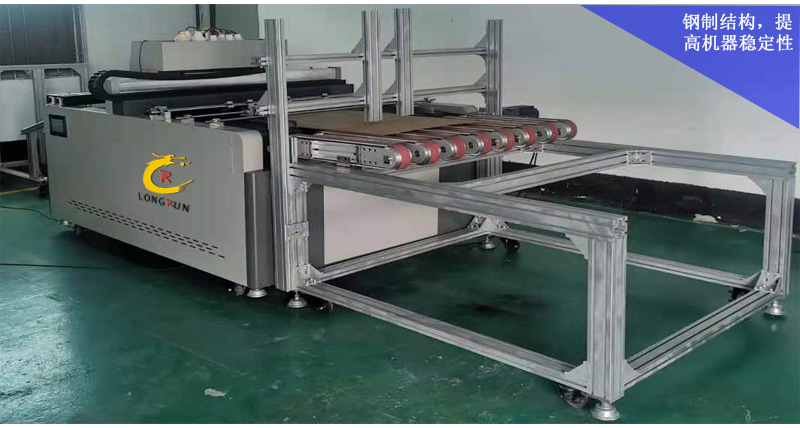 紙箱流水線無版印刷機(jī)采用全鋼制結(jié)構(gòu)，提高機(jī)器穩(wěn)定性。